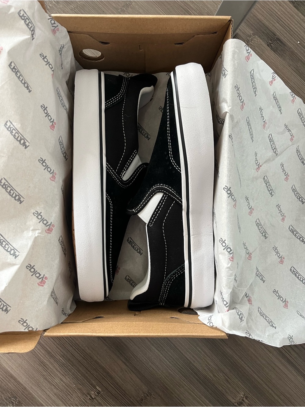 Splay Rev SOS Los Angeles foot-shaped slip on sneakers Y4.5/W6